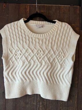 Sincerly Jules Cream Cable Knit Sleeveless Crew Sweater Vest